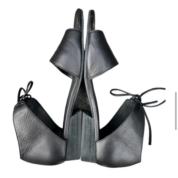 Eileen Fisher Black Ely Tie-Front Heeled Single Band Leather Sandal Size: 7.5 - Picture 2 of 3